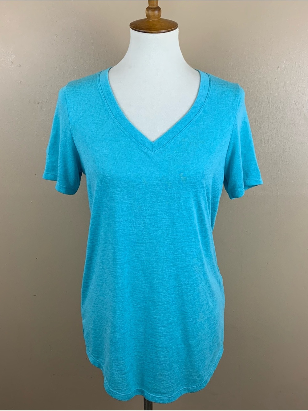 Athleta Top Womens Medium Blue Breezy Scoop V Neck Tee Casual Short Sleeve EUC